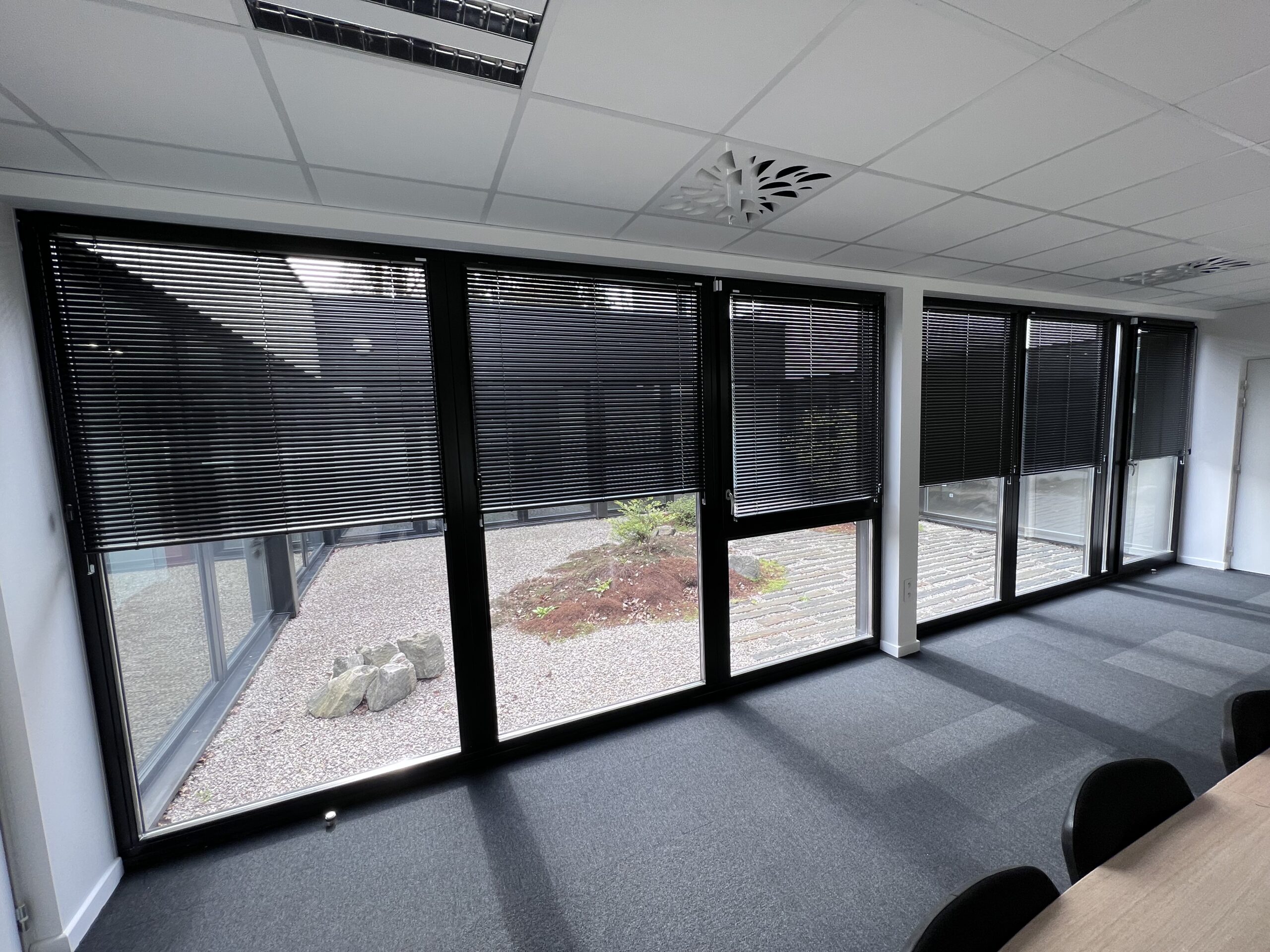 Stores intérieurs 13 IMG 0520 scaled