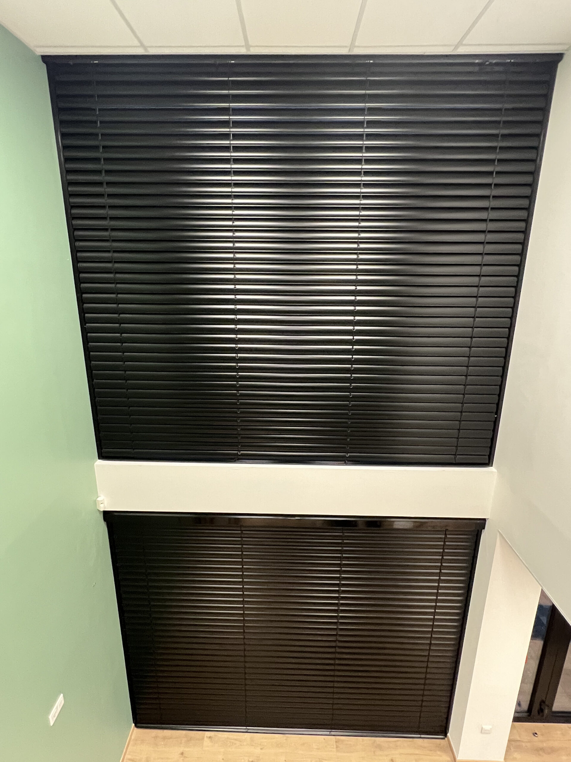 Stores extérieurs 45 IMG 2846 scaled