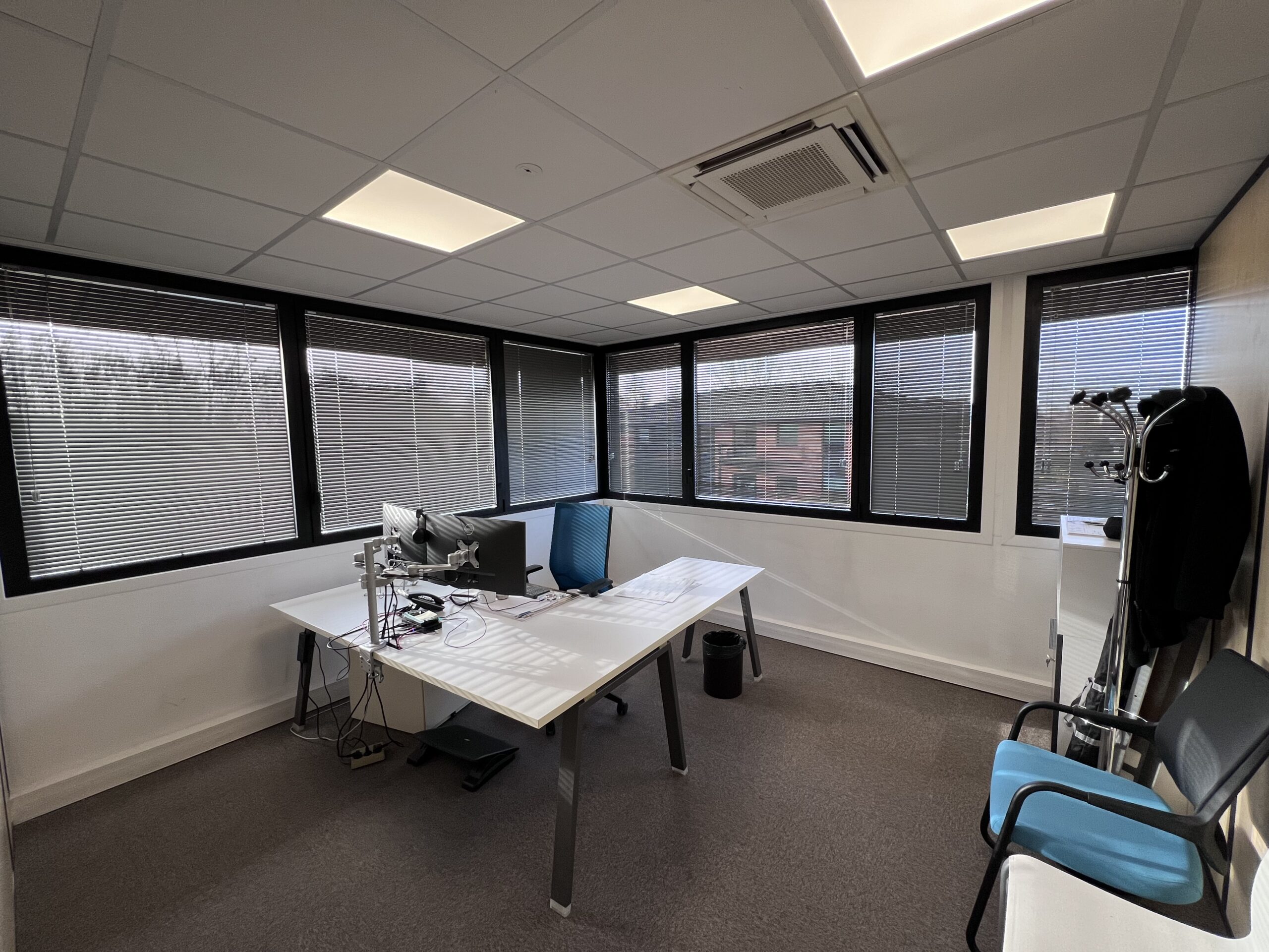 Stores intérieurs 24 IMG 5880 scaled