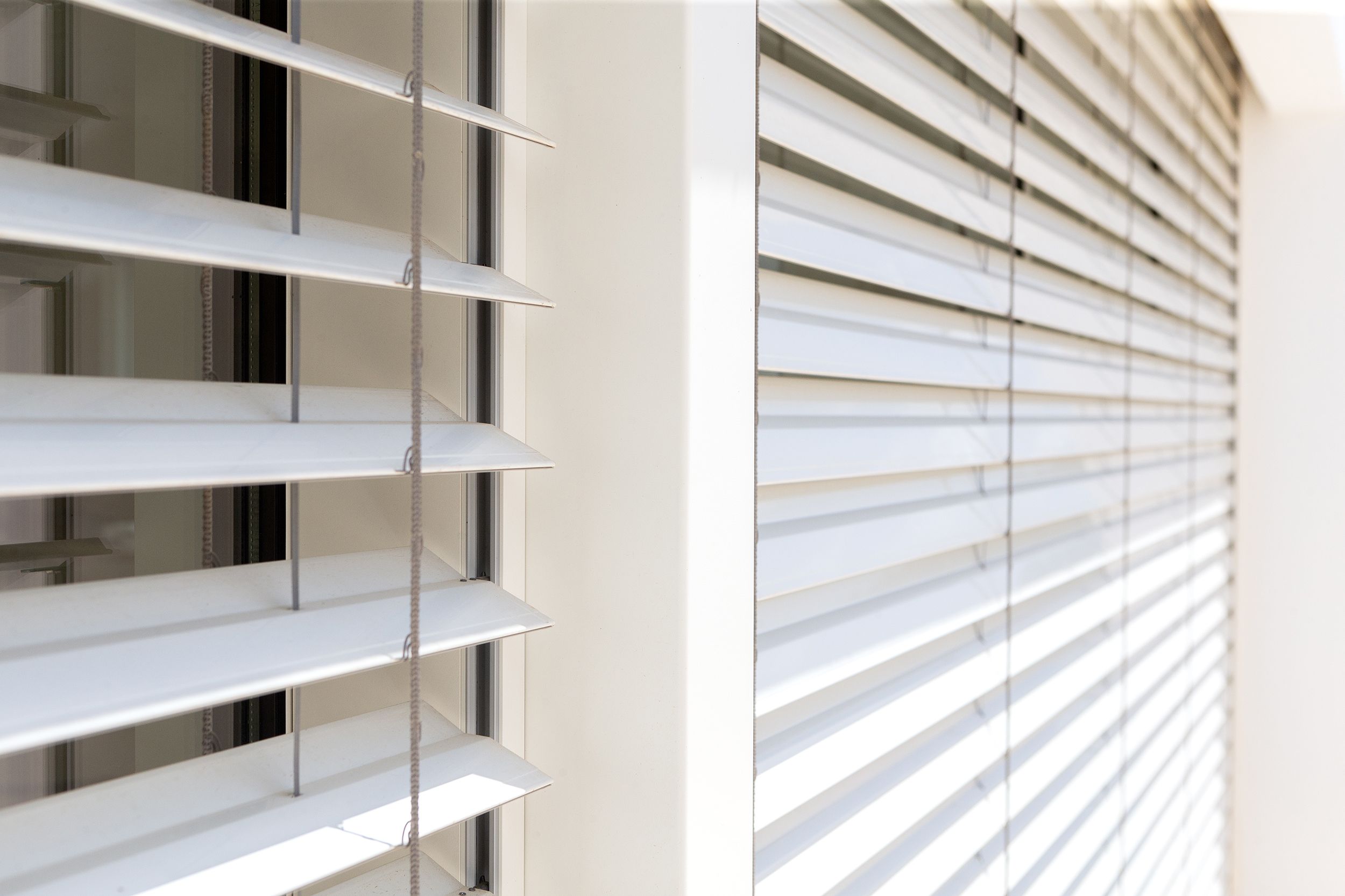 Stores extérieurs 36 brise soleil orientable 5