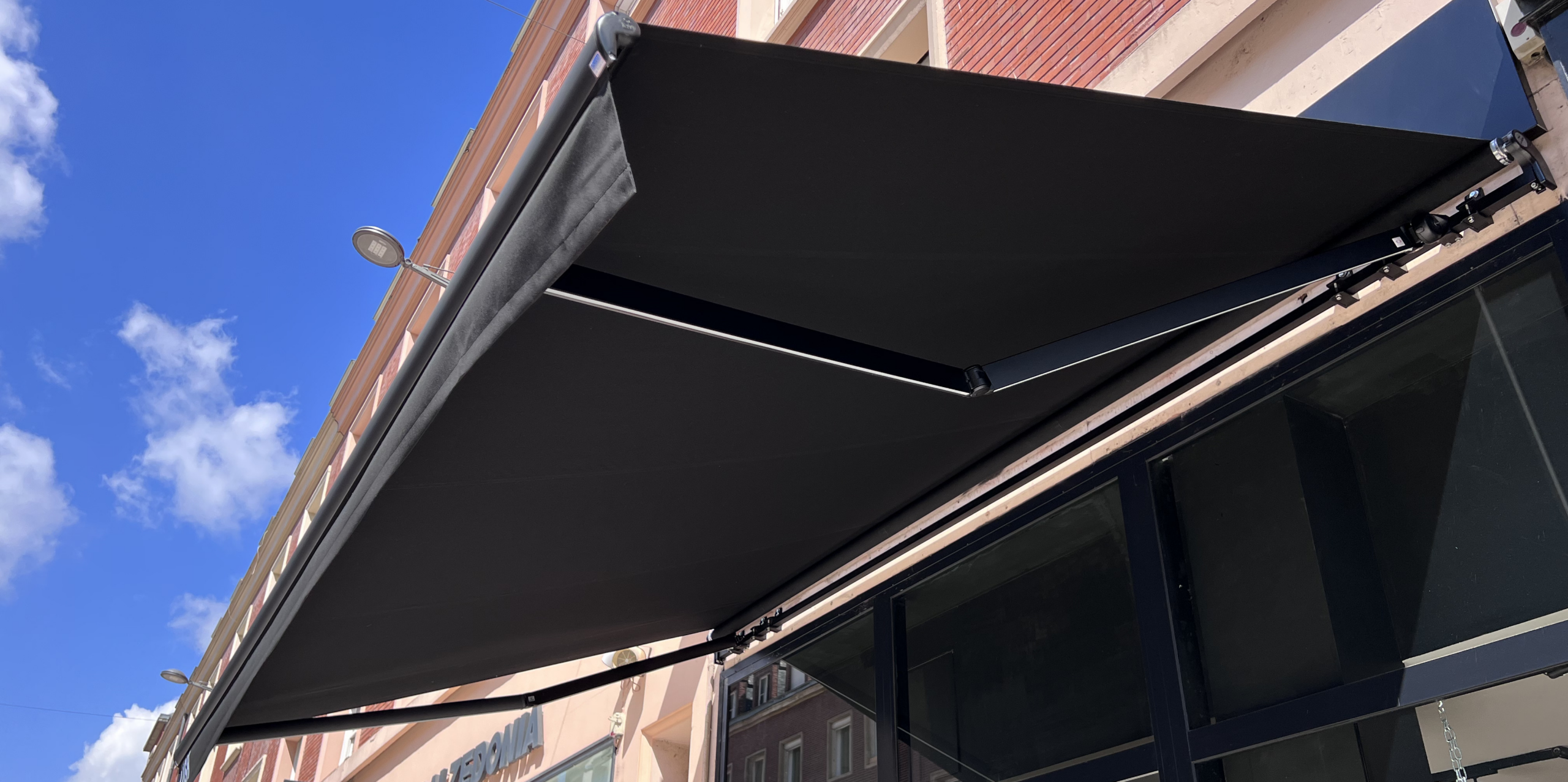 monobloc 545x272 1 scaled